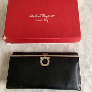 Salvatore Ferragamo nero wallet